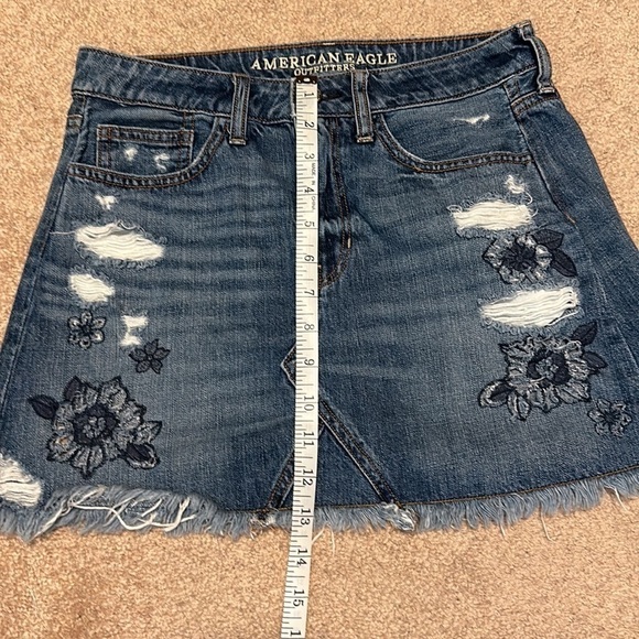 American eagle embroidered distressed denim skirt size 2 - Picture 5 of 6